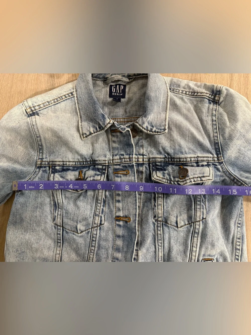 GAP Denim Icon Jacket Light Wash Jean Jacket Size Small Classic Trucker - Picture 9 of 11